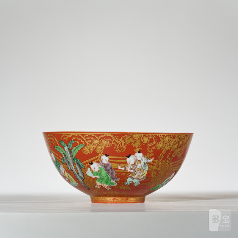 清嘉庆 珊瑚红地五彩描金婴戏纹碗 - 图9